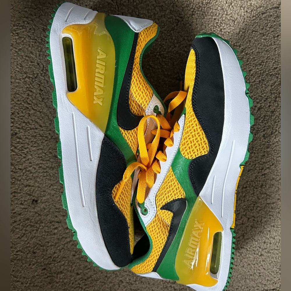 Nike Air Max UofO systm sz8.5mens
